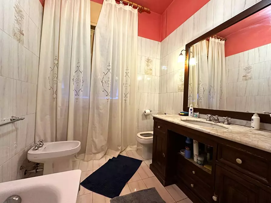 Immagine 18 di Villa in vendita  a Lucca