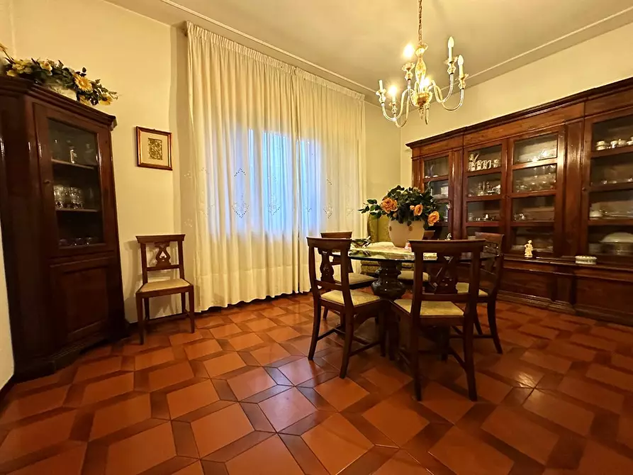 Immagine 7 di Villa in vendita  a Lucca