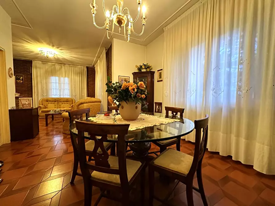 Immagine 9 di Villa in vendita  a Lucca