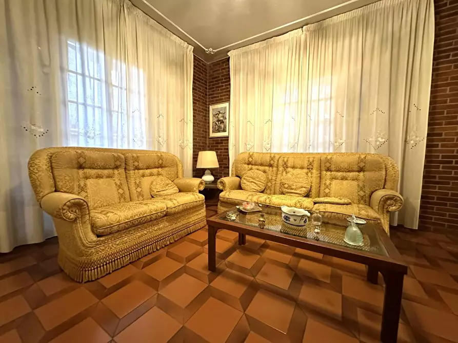 Immagine 5 di Villa in vendita  a Lucca