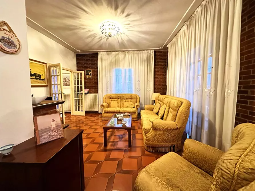 Immagine 10 di Villa in vendita  a Lucca