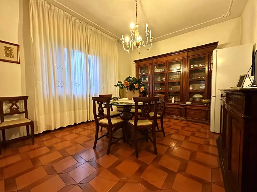 Immagine 8 di Villa in vendita  a Lucca