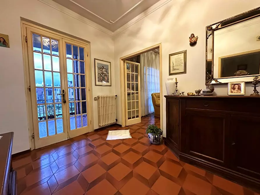 Immagine 11 di Villa in vendita  a Lucca