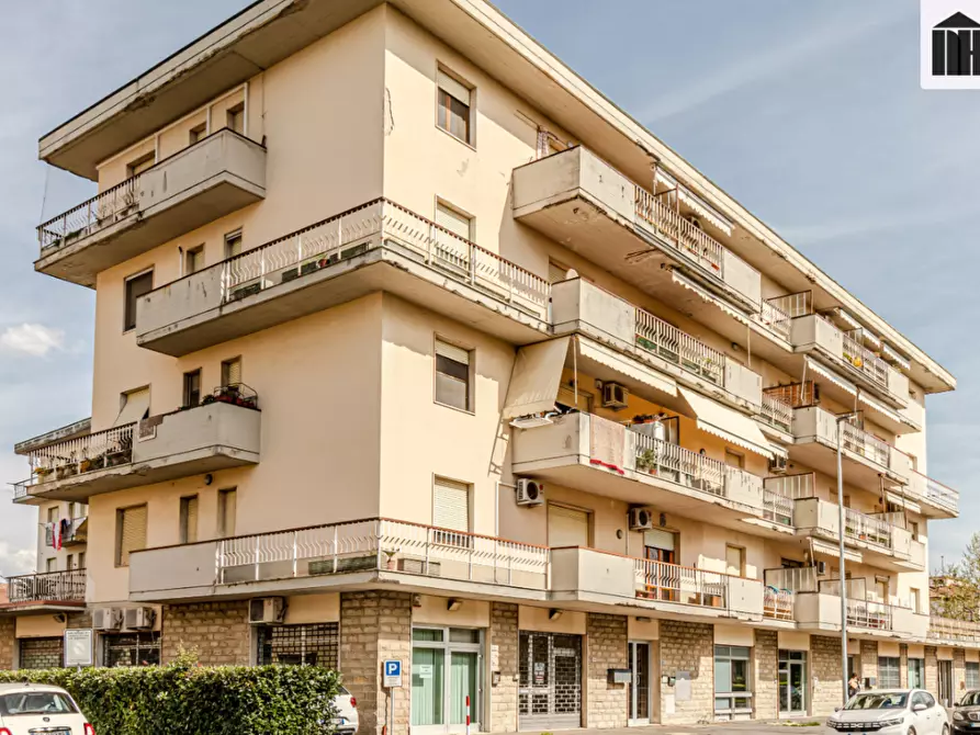 Immagine 27 di Attività commerciale in vendita  a Santa Croce Sull'arno