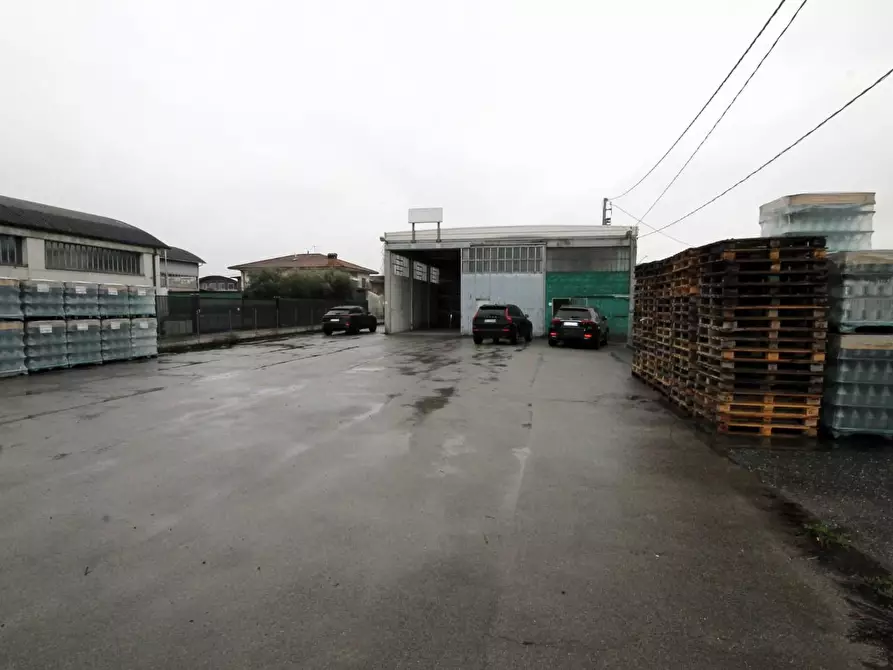 Immagine 1 di Attività artigianale in vendita  a Capannori