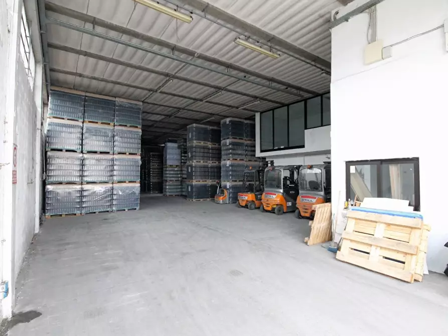 Immagine 3 di Attività artigianale in vendita  a Capannori