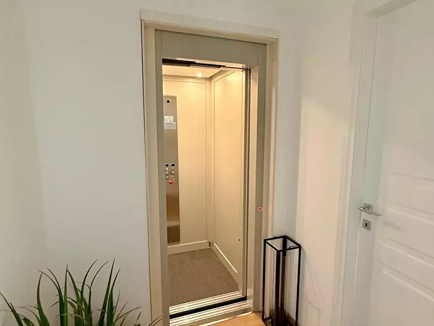 Immagine 20 di Appartamento in vendita  a Viareggio