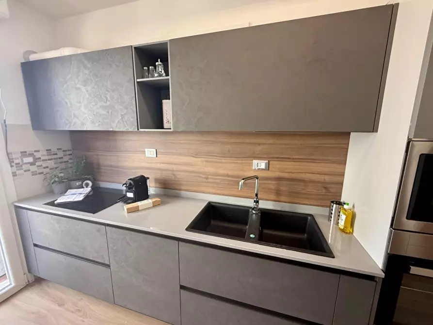 Immagine 7 di Appartamento in vendita  a Viareggio