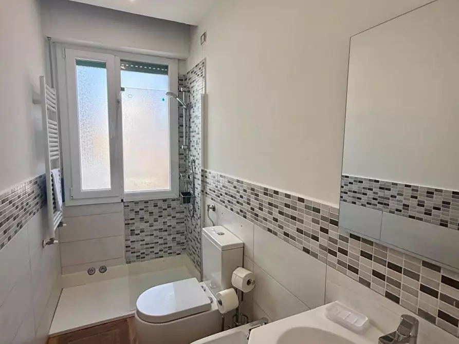 Immagine 17 di Appartamento in vendita  a Viareggio