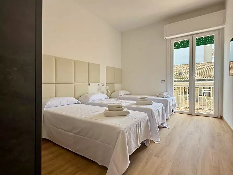 Immagine 13 di Appartamento in vendita  a Viareggio