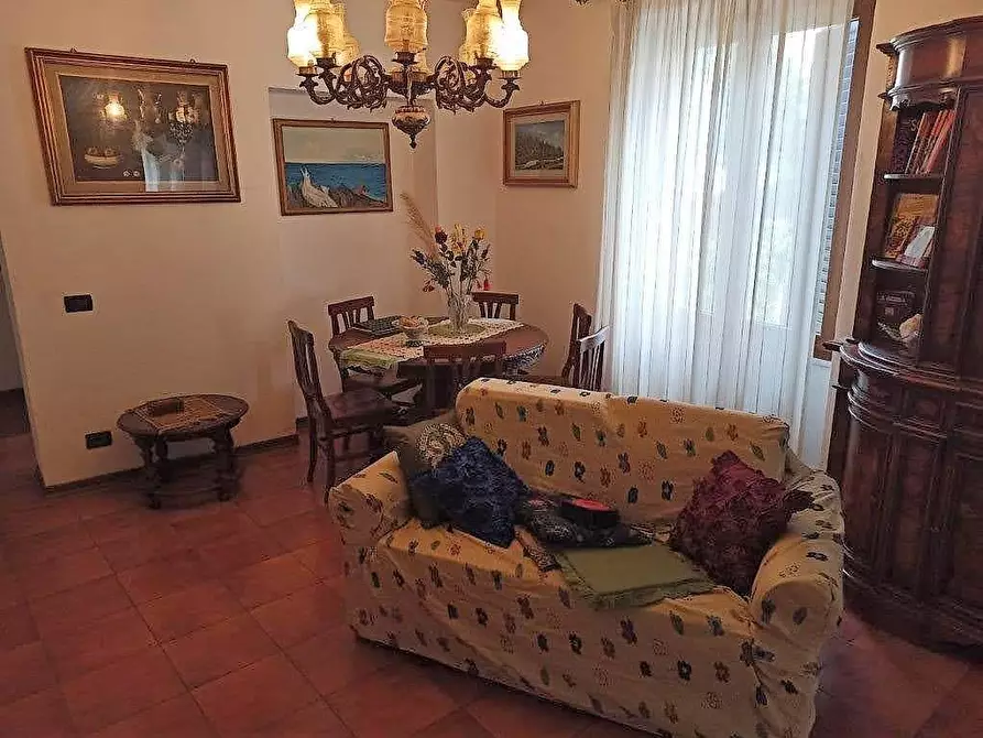 Immagine 2 di Appartamento in vendita  a Massa