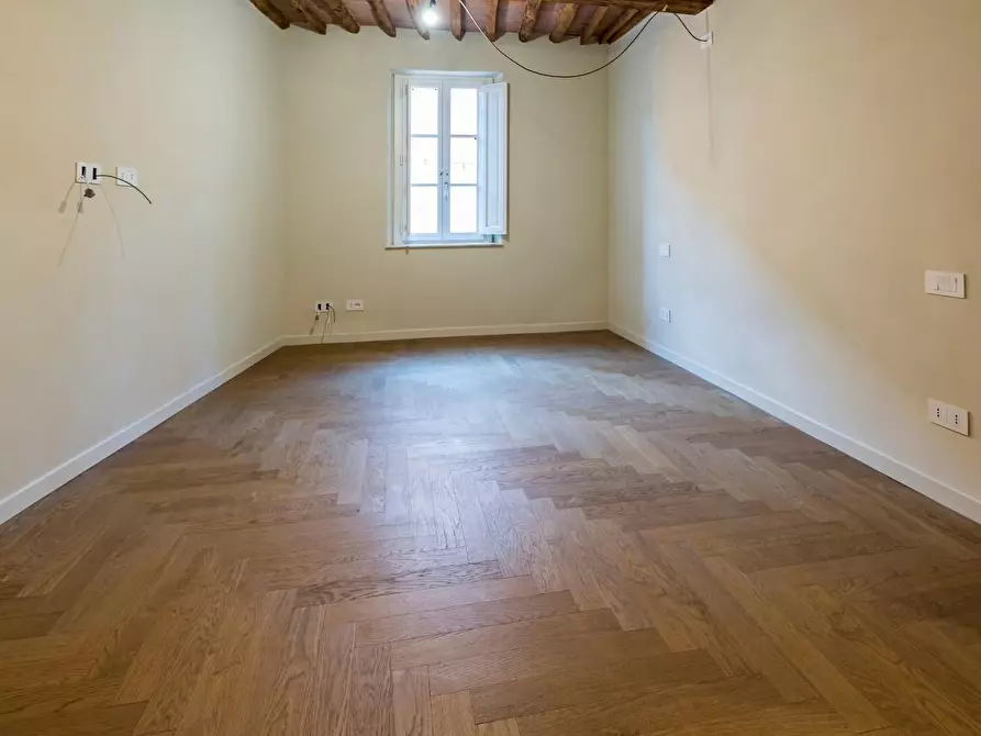 Immagine 13 di Appartamento in vendita  a Lucca