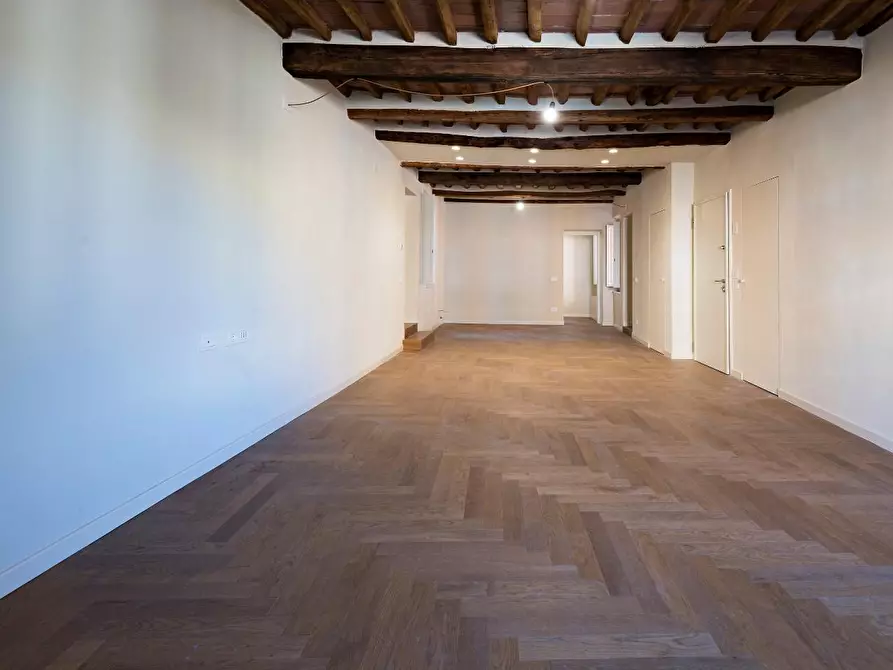Immagine 4 di Appartamento in vendita  a Lucca