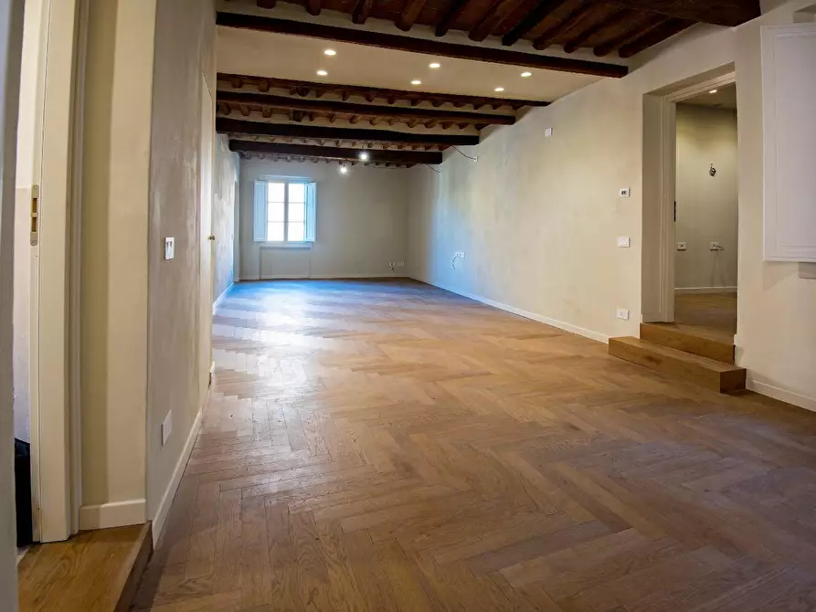 Immagine 3 di Appartamento in vendita  a Lucca