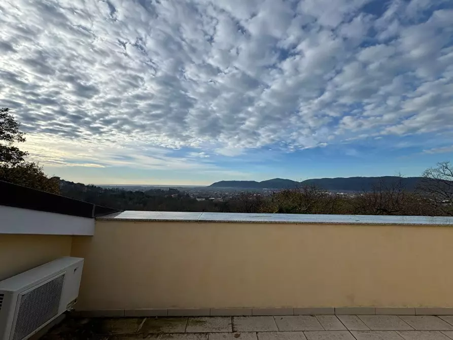 Immagine 4 di Villa in vendita  a Castelnuovo Magra