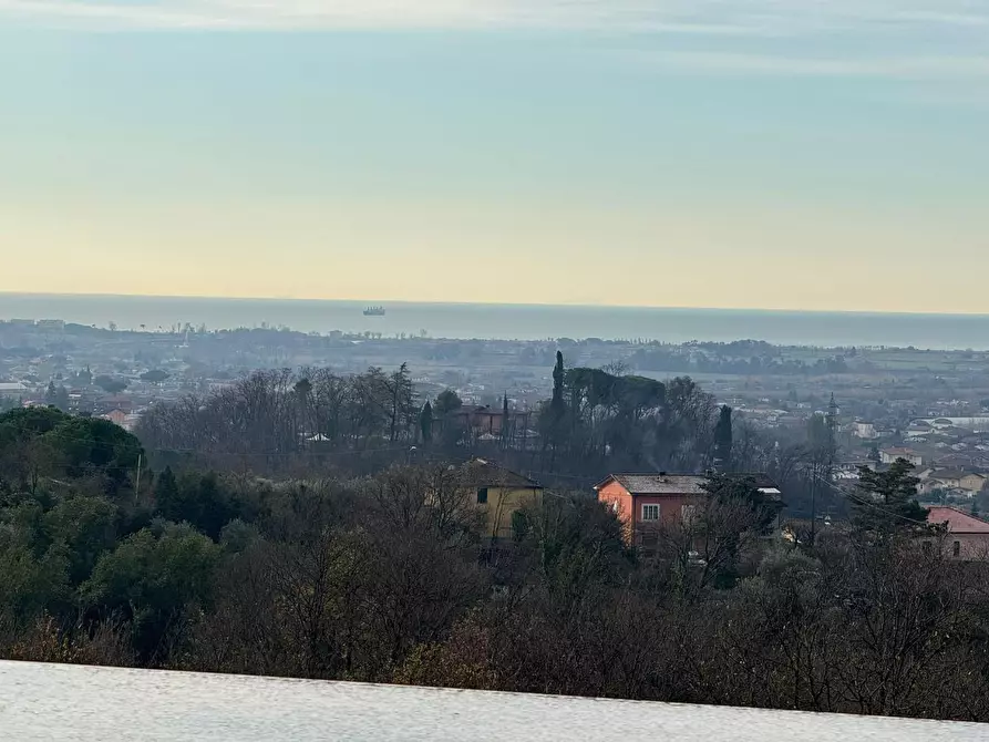 Immagine 2 di Villa in vendita  a Castelnuovo Magra
