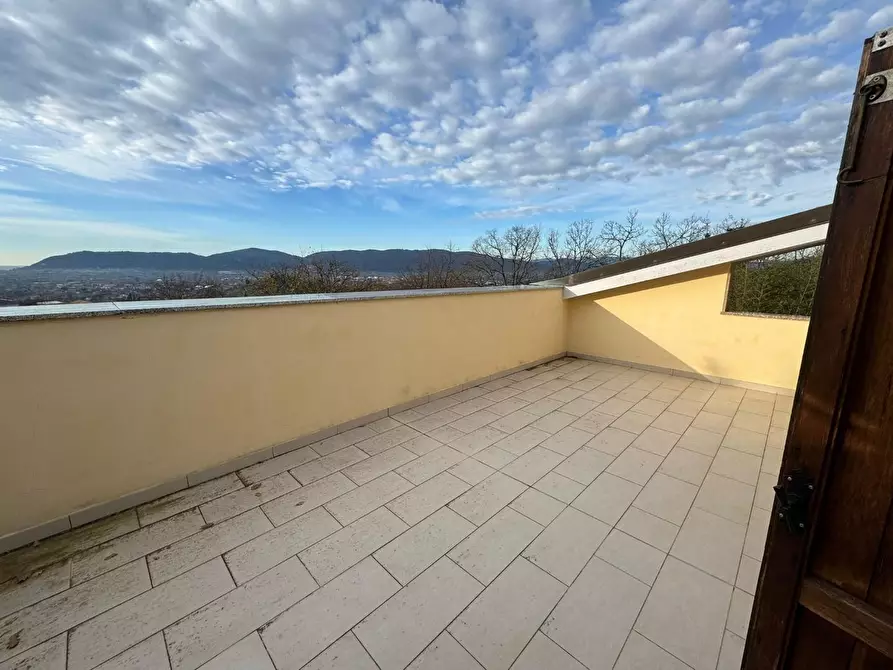 Immagine 5 di Villa in vendita  a Castelnuovo Magra