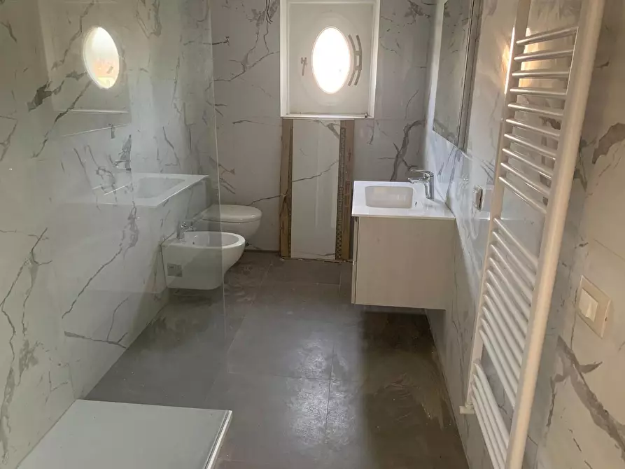 Immagine 19 di Appartamento in vendita  a Livorno