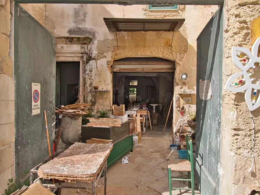 Immagine 36 di Casa indipendente in vendita  a Lecce