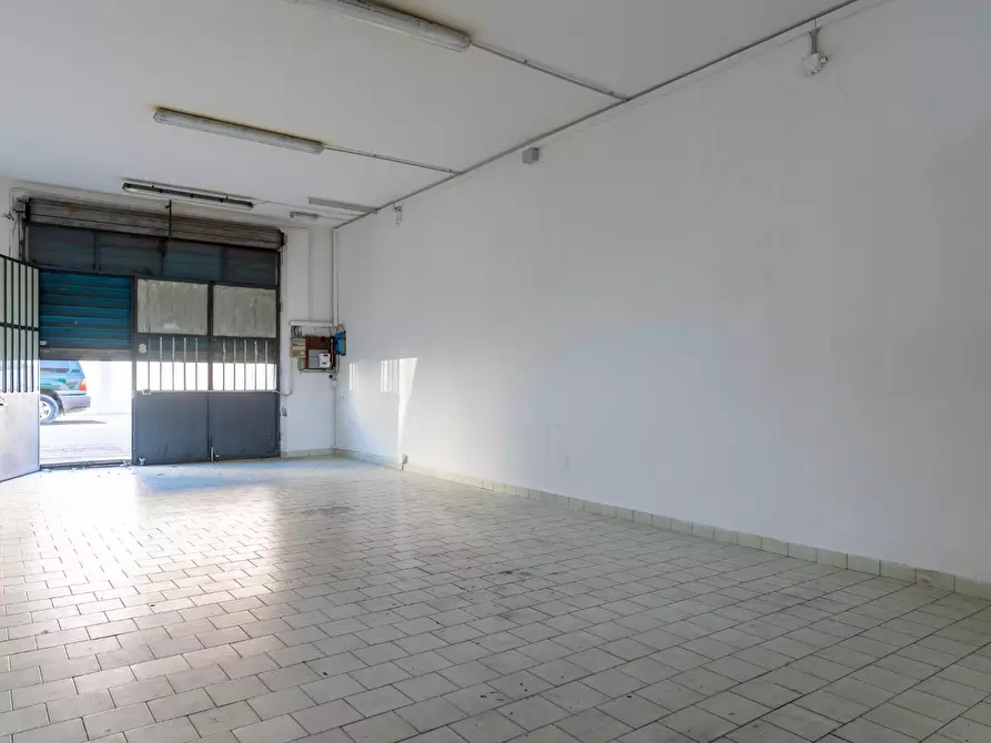 Immagine 5 di Magazzino in affitto  a Empoli