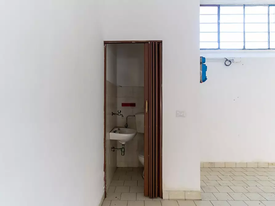 Immagine 6 di Magazzino in affitto  a Empoli