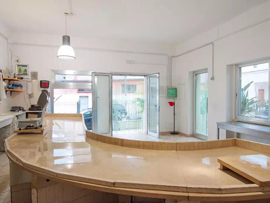 Immagine 23 di Negozio in vendita  a Novoli