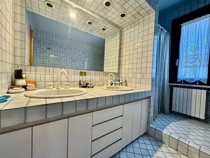 Immagine 29 di Casa bifamiliare in vendita  a Pontedera