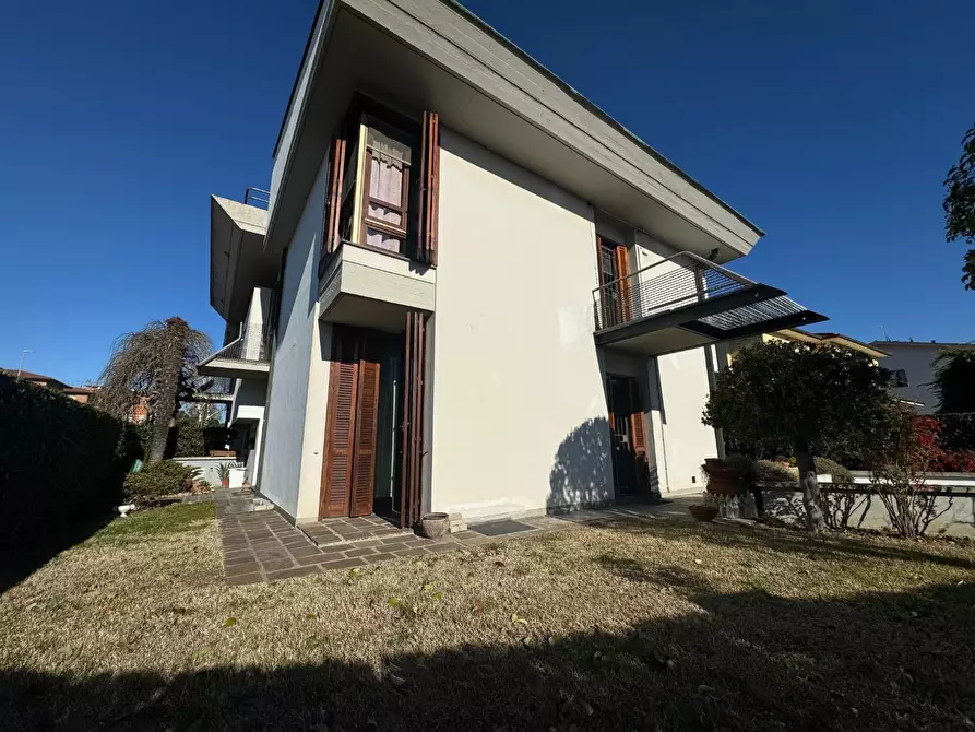 Immagine 5 di Casa bifamiliare in vendita  a Pontedera