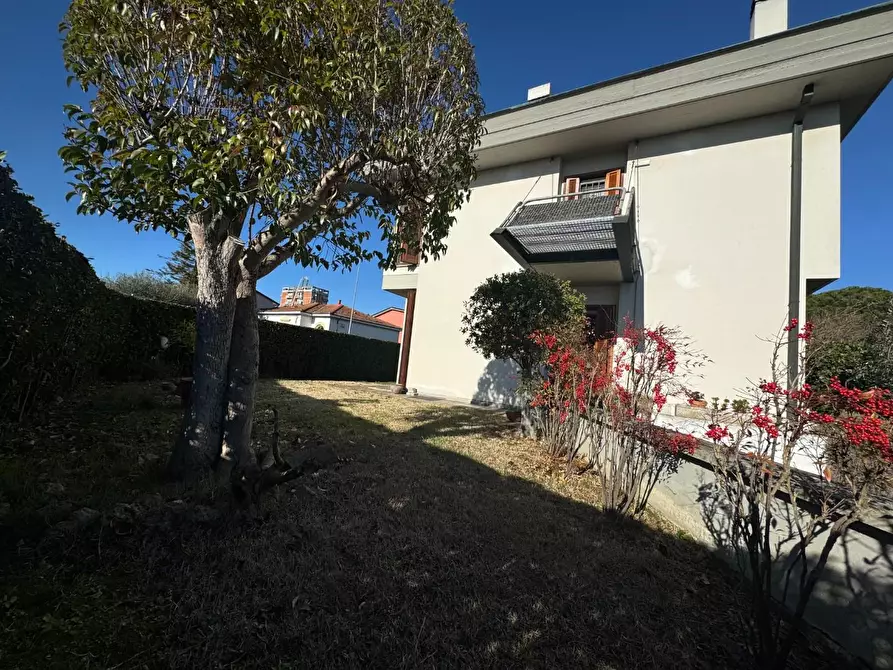 Immagine 7 di Casa bifamiliare in vendita  a Pontedera