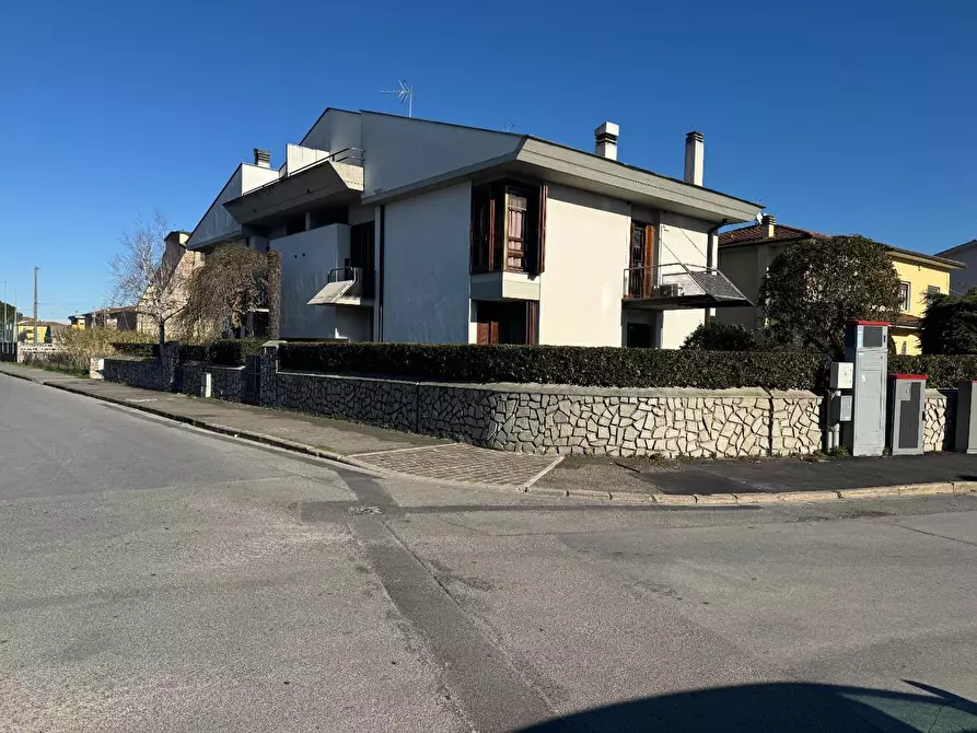 Immagine 4 di Casa bifamiliare in vendita  a Pontedera