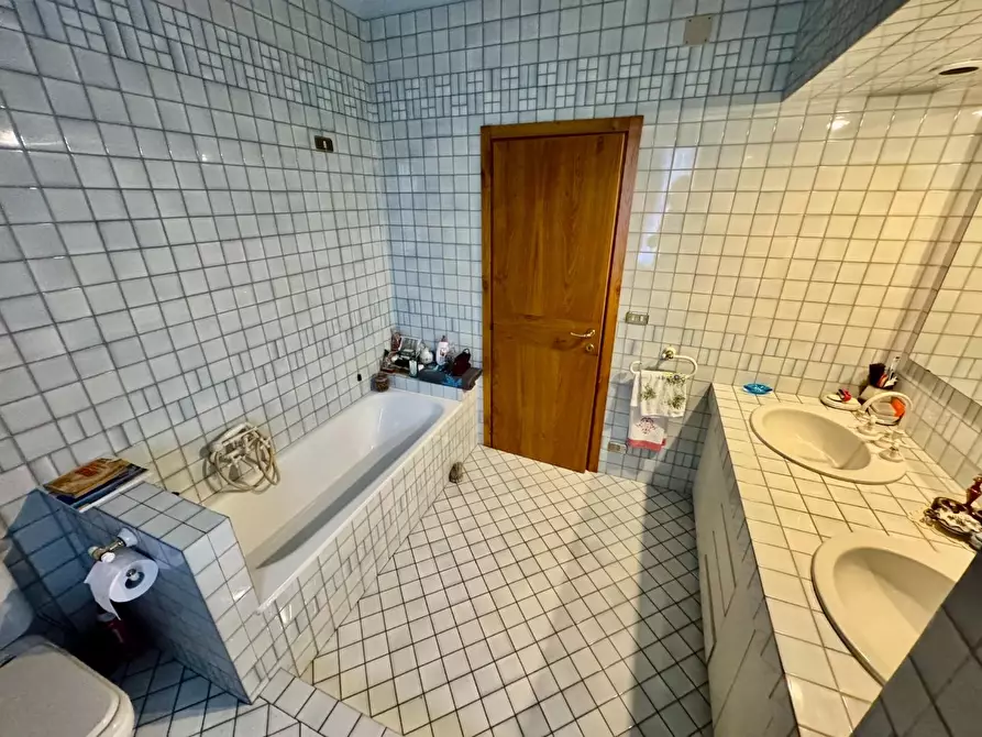 Immagine 30 di Casa bifamiliare in vendita  a Pontedera