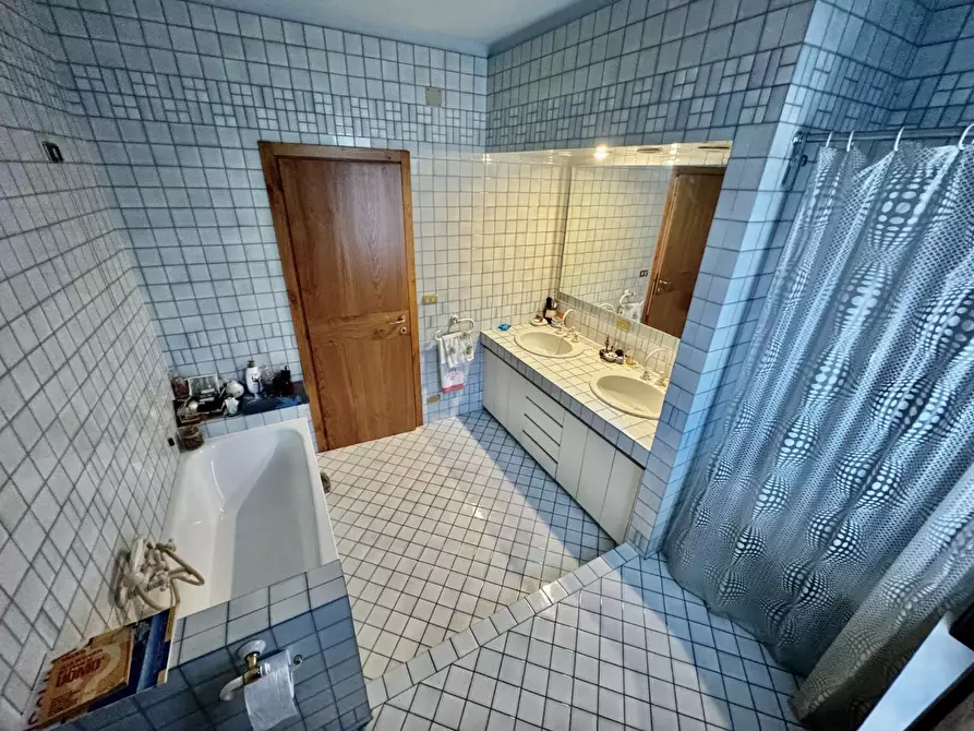 Immagine 28 di Casa bifamiliare in vendita  a Pontedera