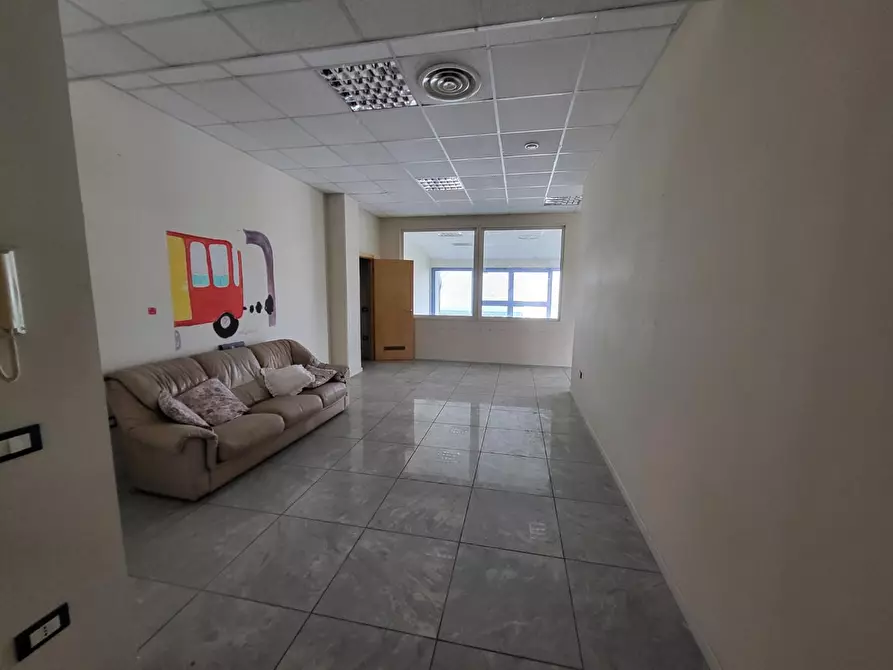 Immagine 5 di Ufficio in affitto  a Calcinaia