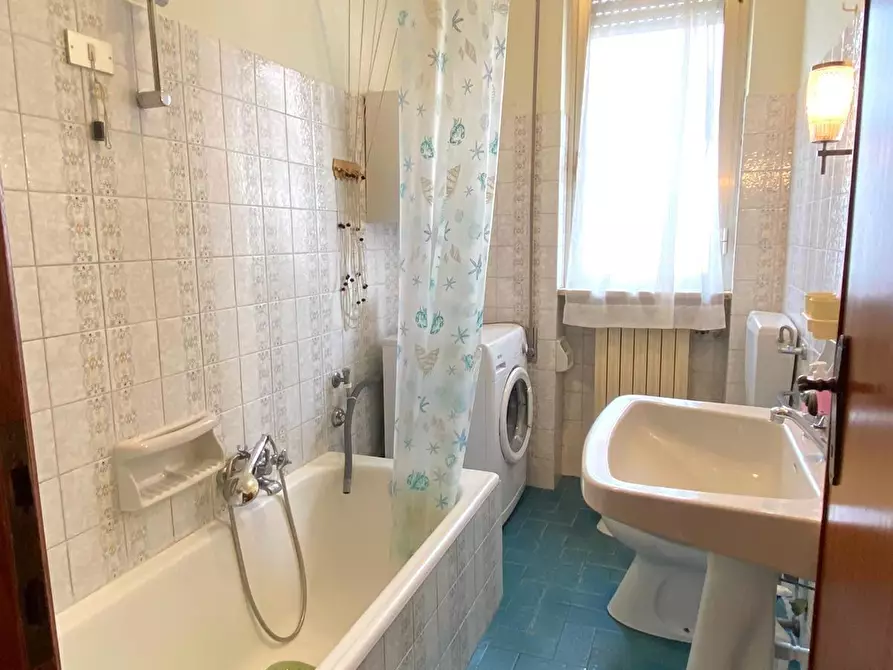 Immagine 6 di Appartamento in vendita  a Massa