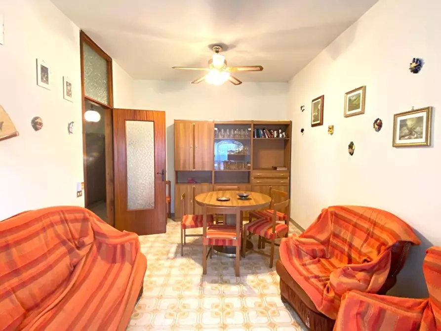 Immagine 1 di Appartamento in vendita  a Massa