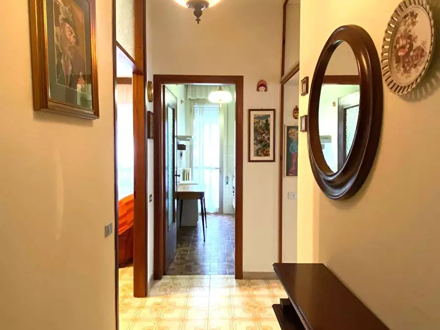 Immagine 2 di Appartamento in vendita  a Massa