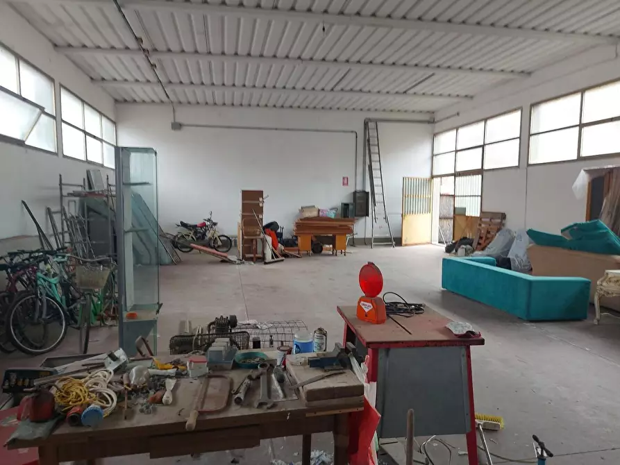 Immagine 5 di Laboratorio in vendita  a Fucecchio