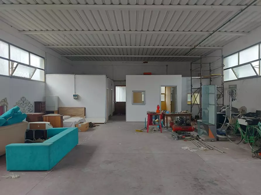 Immagine 8 di Laboratorio in vendita  a Fucecchio