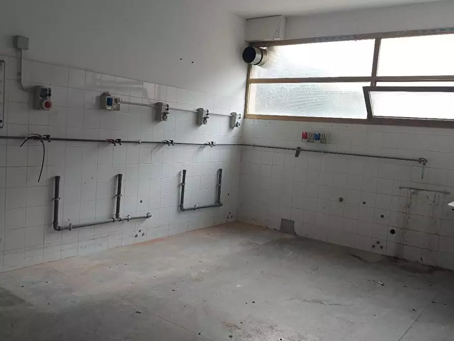 Immagine 3 di Laboratorio in vendita  a Fucecchio