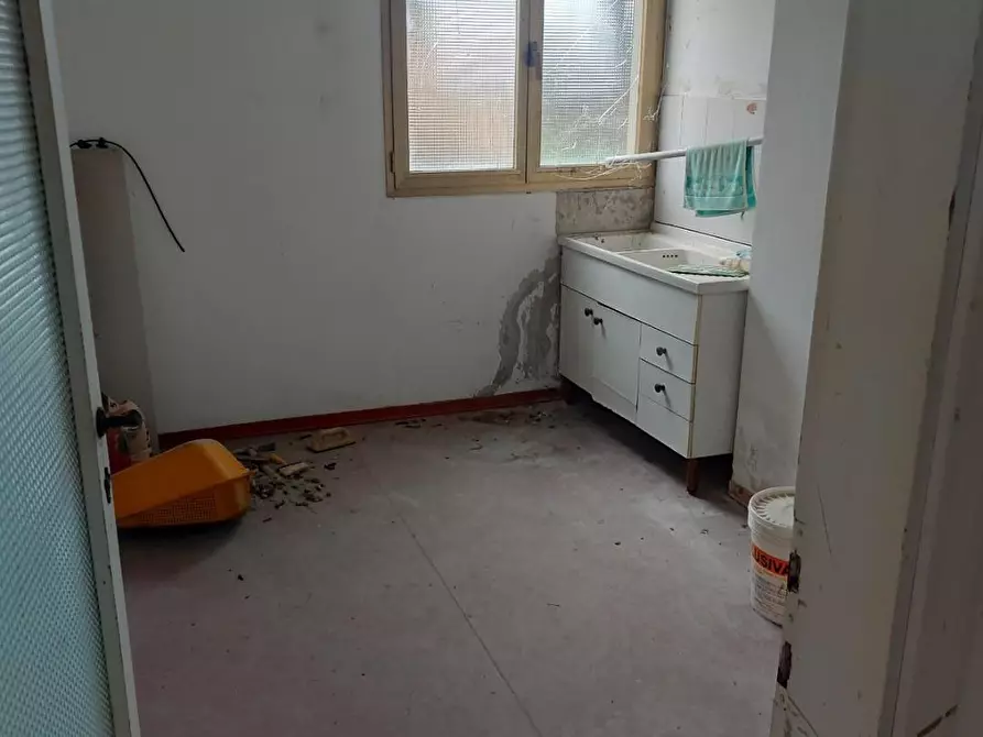 Immagine 9 di Laboratorio in vendita  a Fucecchio