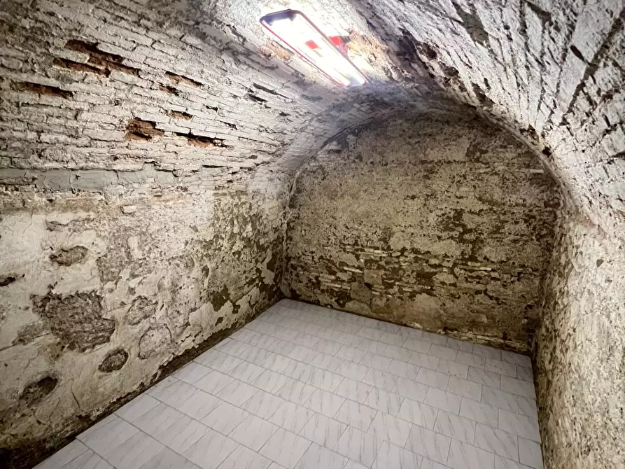 Immagine 1 di Magazzino in vendita  a Colle Di Val D'elsa