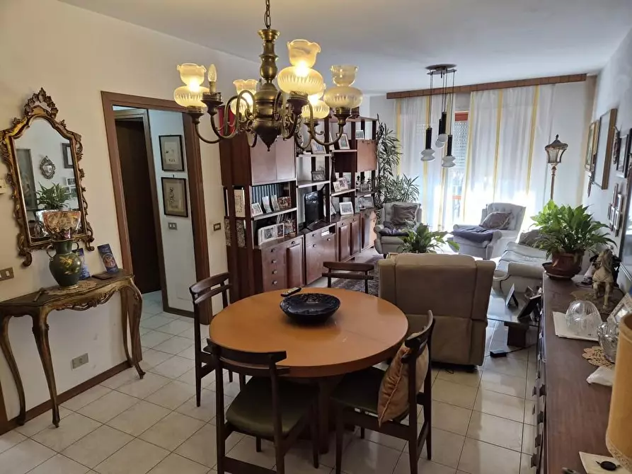 Immagine 2 di Appartamento in vendita  a Carrara