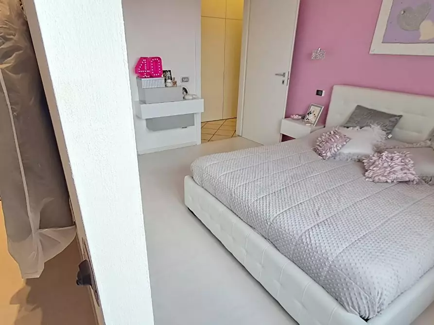 Immagine 10 di Appartamento in vendita  a Cecina