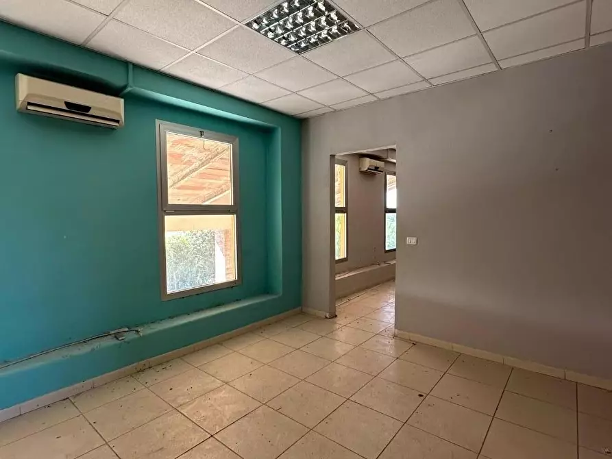 Immagine 23 di Attività artigianale in affitto  a Vecchiano