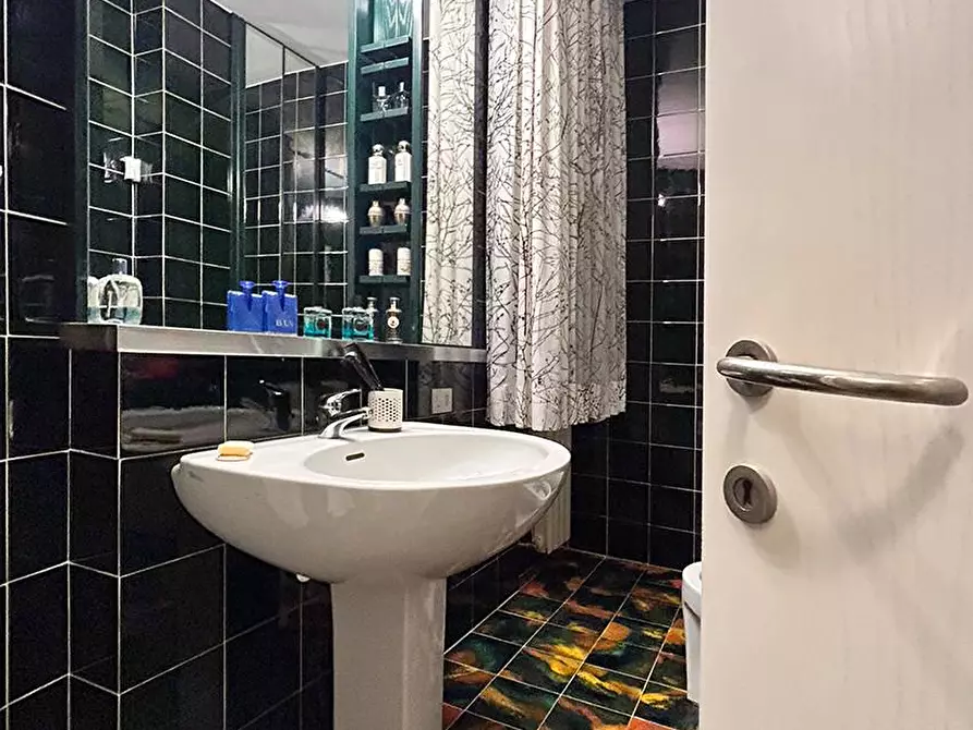 Immagine 21 di Appartamento in vendita  a Livorno