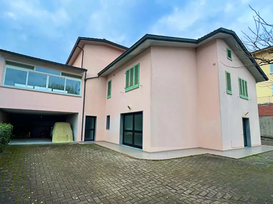 Immagine 2 di Villa in vendita  a Cerreto Guidi