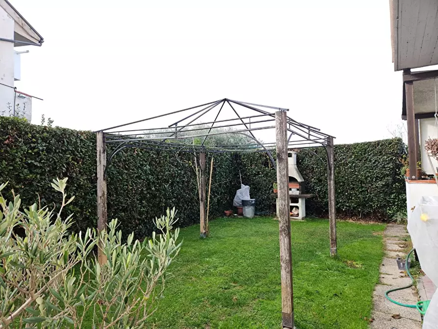 Immagine 16 di Casa bifamiliare in vendita  a San Giuliano Terme