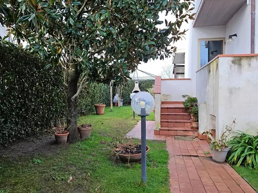 Immagine 18 di Casa bifamiliare in vendita  a San Giuliano Terme