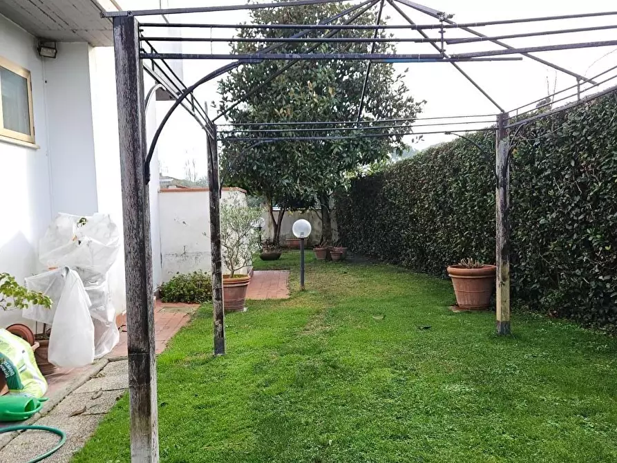 Immagine 15 di Casa bifamiliare in vendita  a San Giuliano Terme