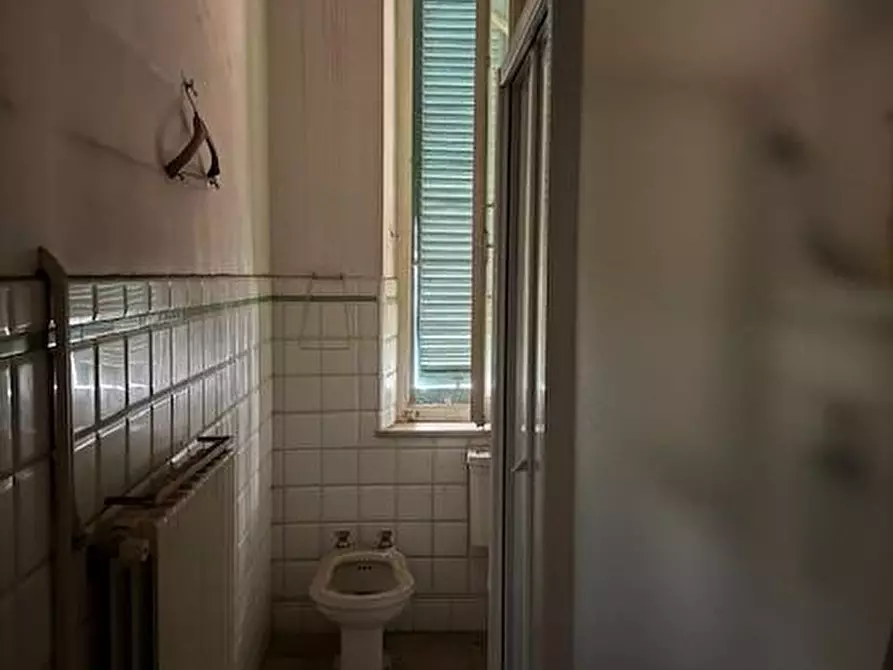 Immagine 13 di Villa in vendita  a Carrara